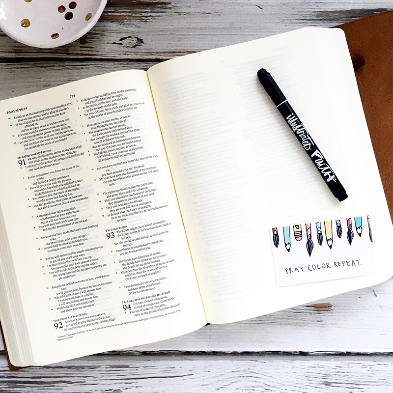 Heather Greenwood is comparing the ESV Interleaved Journalinng Bible with the ESV Single Column Journaling Bible