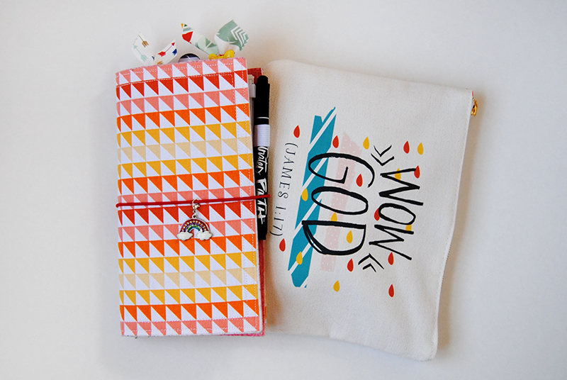 Elaine's traveling kit for illustrating her faith on the plane | traveler's notebook